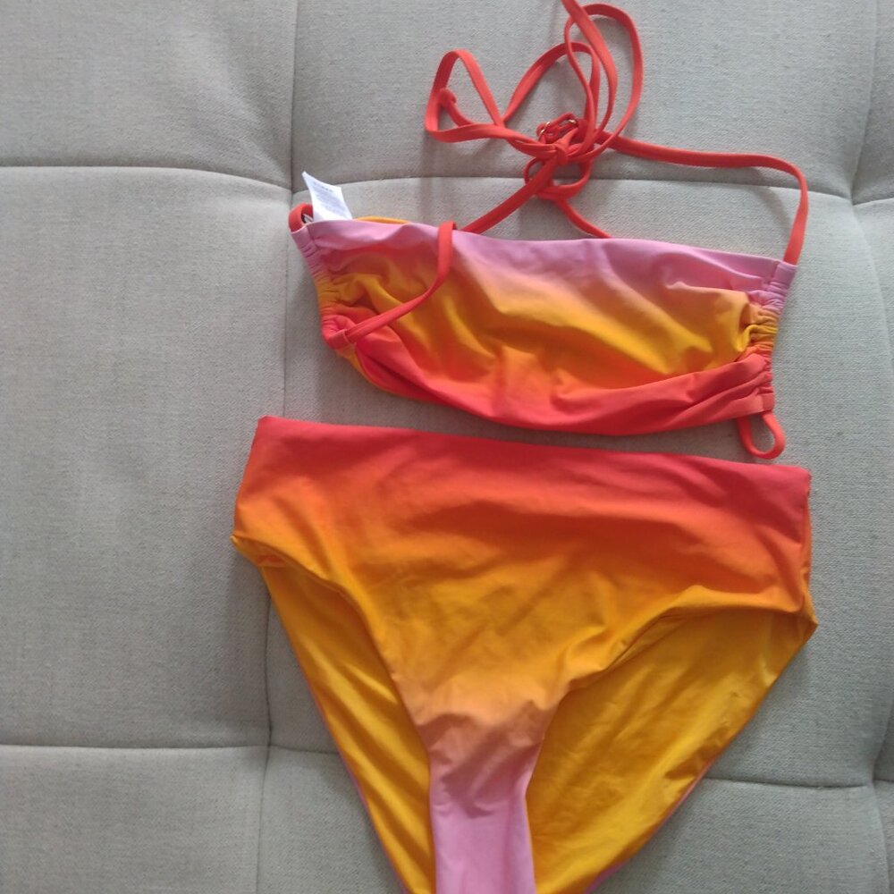 We wore what bikini top (M) and bottom (S)